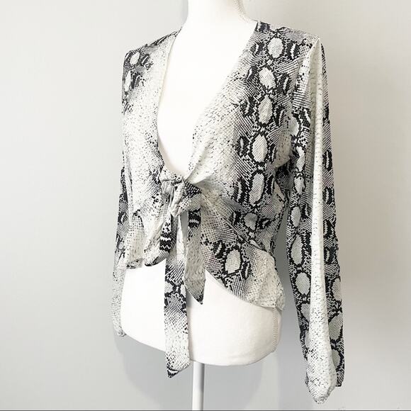 Missguided snake print tie front ruffle hem blouse size 8 new with tags NWT - Picture 9 of 9